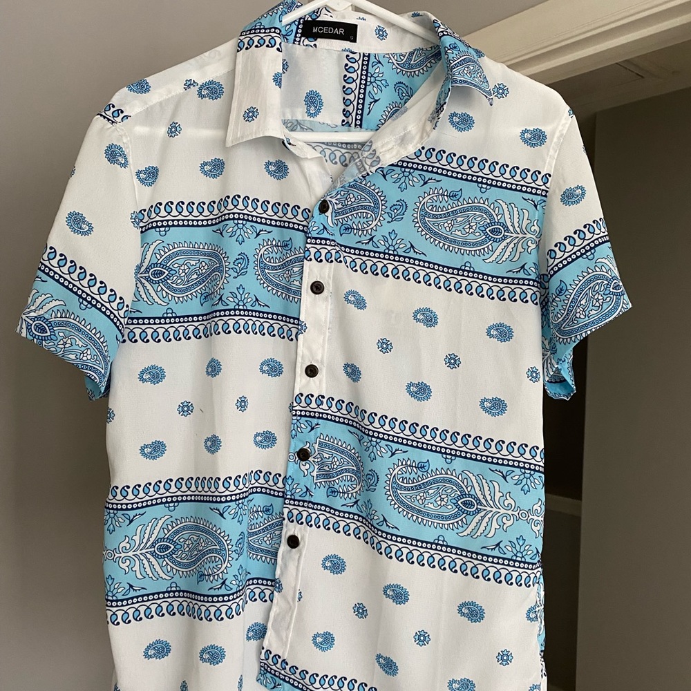 Mens Button Down: SIZE: MENS S